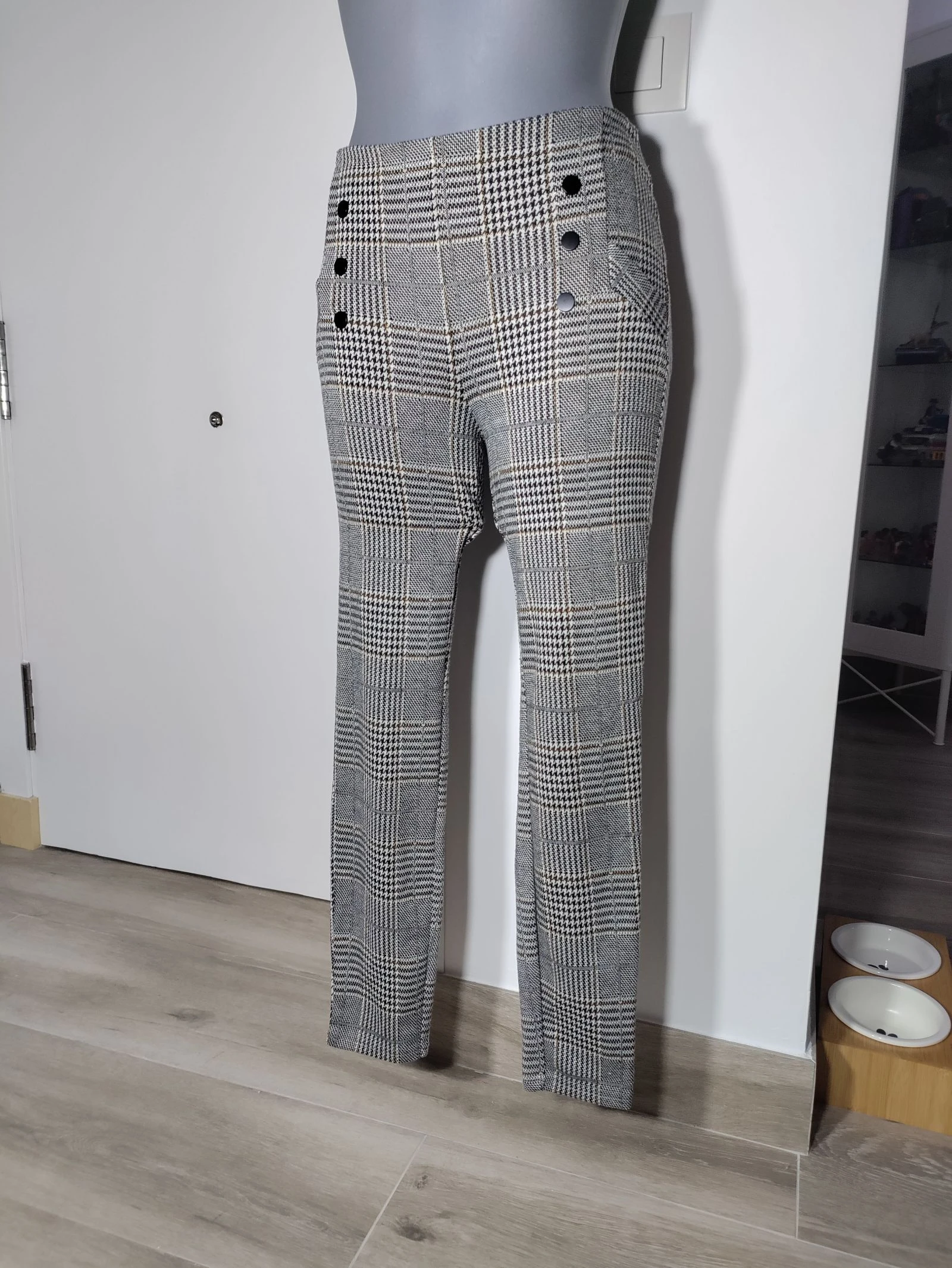 Calça skinny Lefties xadrez branco e preto tipo pata de gallo – tamanho P – photo 2